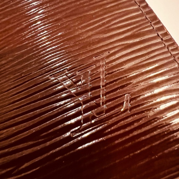 LIKE NEW! LV Plum ELECTRIC Epi Zip Around Wallet FULL INCLUSION - Picture 5 of 16